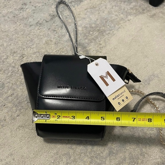 NWT Melie Bianco Adele Crossbody Bag With Golen Chainlink Strap In Black - Picture 5 of 11